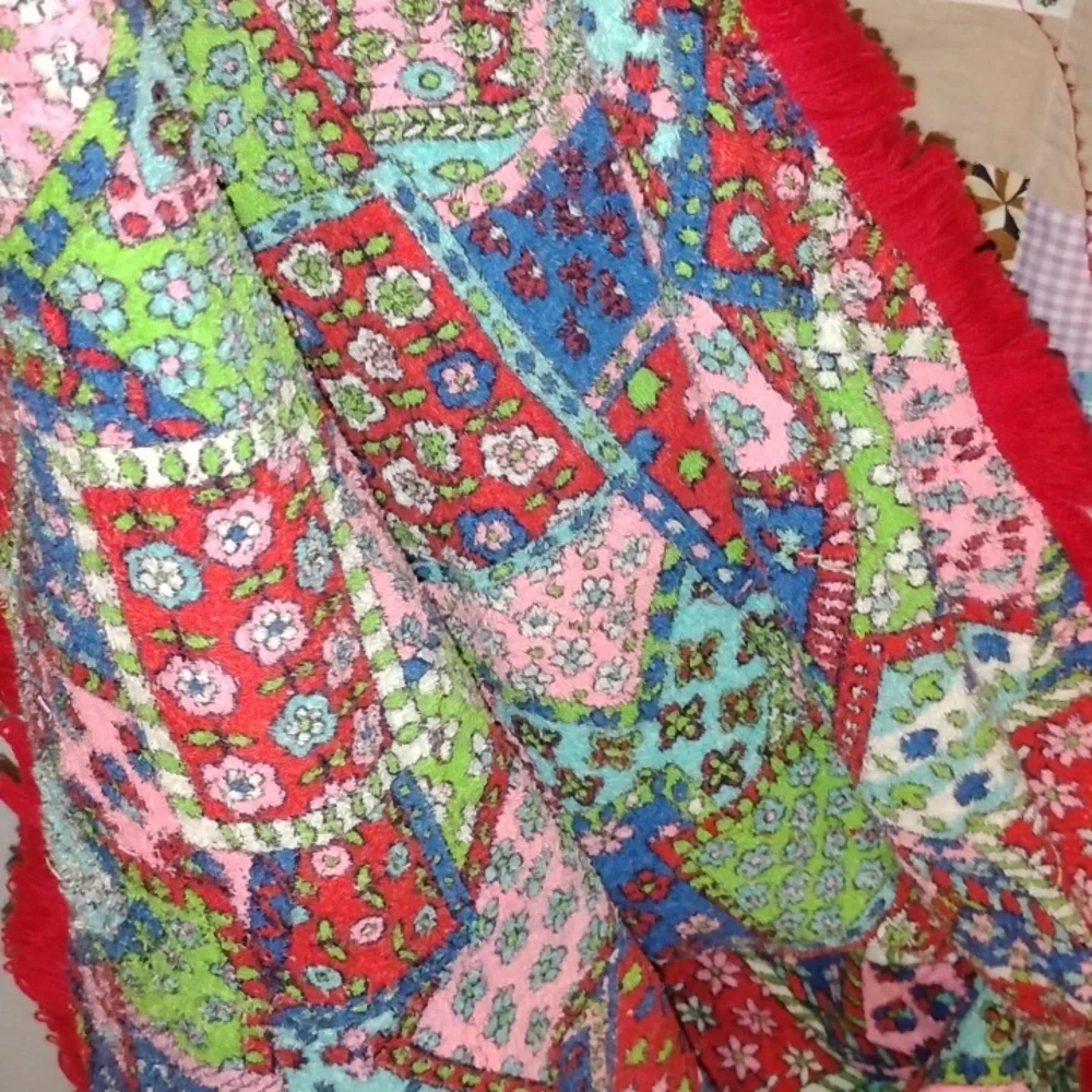 Vintage Round Handmade Patchwork Fringe Quilt Throw/Tablecloth/ Decor 72x72 - Picture 7 of 9